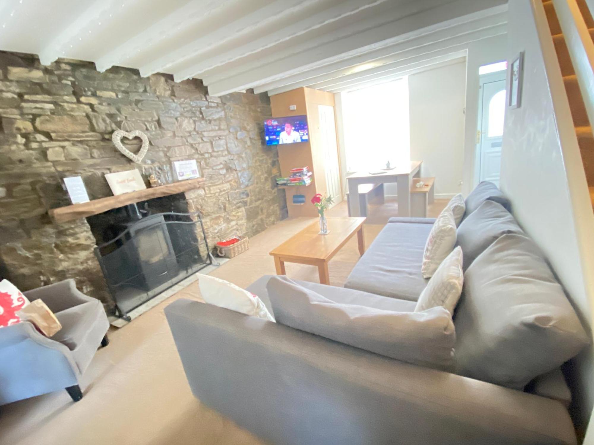 The Cwtch, Log Fire, Sleeps 6, Nr Zip World, Brecon And Bike Park Wales Villa Aberdare Eksteriør bilde
