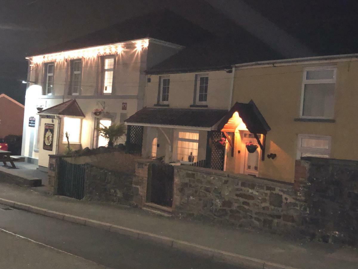 The Cwtch, Log Fire, Sleeps 6, Nr Zip World, Brecon And Bike Park Wales Villa Aberdare Eksteriør bilde